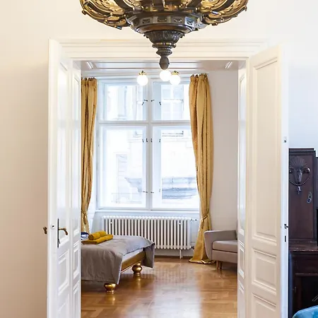 Apartament Royal By Charles Bridge View Of Saint Nicholas Church *