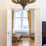 Apartament Royal By Charles Bridge View Of Saint Nicholas Church *