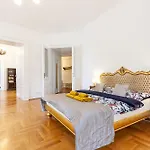 Apartament Royal By Charles Bridge View Of Saint Nicholas Church Praga