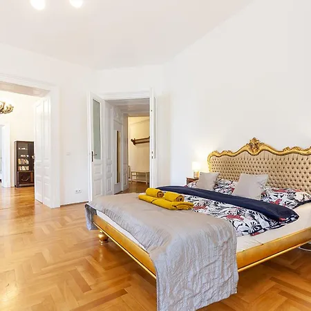 Apartment Royal Apartment By Charles Bridge View Of Saint Nicholas Church Prag
